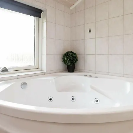 Three-bedroom Holiday In 30 * Blåvand