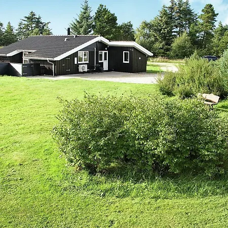 Vakantiehuis Three-bedroom Holiday In 30