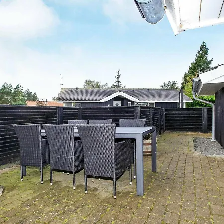 Three-bedroom Holiday In 30 Blåvand