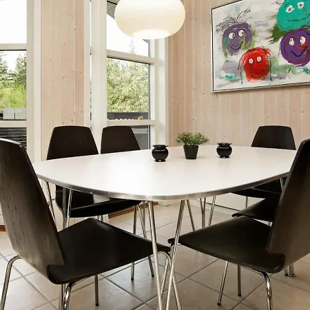 Three-bedroom Holiday In 30 * Blåvand